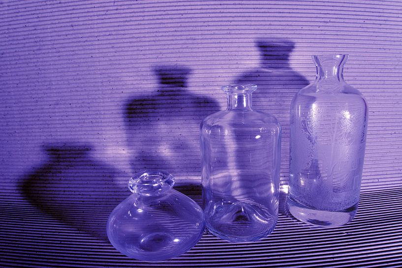 Flaschen mit blauem Farbton von joyce kool