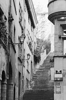 Stufen im alten Lyon in Schwarz-Weiß - Stadtfotografie