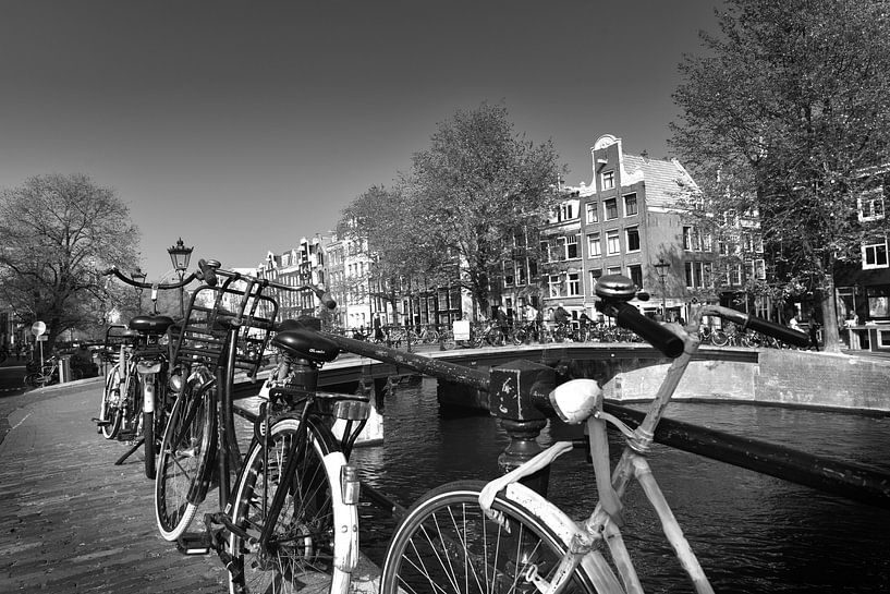 Amsterdam, Stadt der Fahrräder (Schwarz-Weiß) von Rob Blok