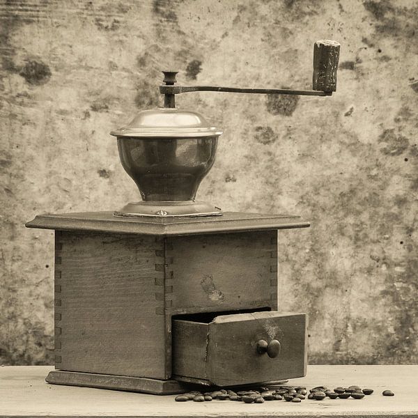 Altmodische Kaffeemühle von Klaartje Majoor