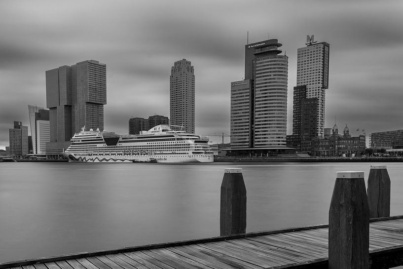 Bateau de croisière au Kop van Zuid à Rotterdam par Roy Berghout