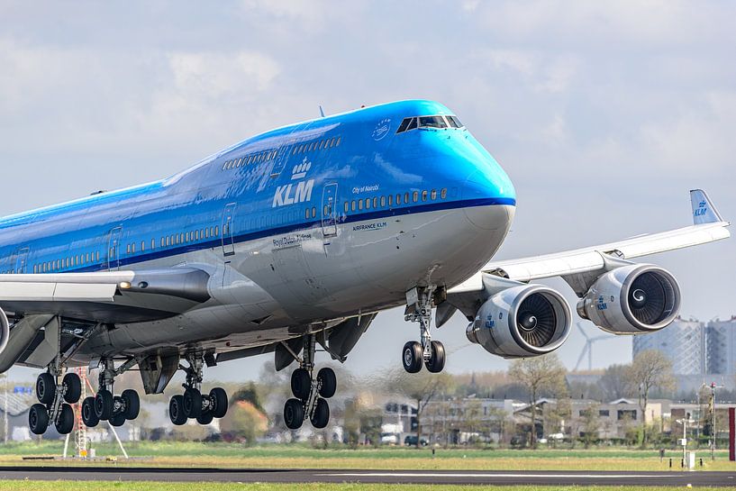 Landing KLM Boeing 747-400 &quot;City of Nairobi&quot;. by Jaap van den Berg