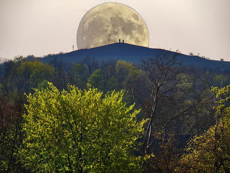 Lune de printemps par Edgar Schermaul