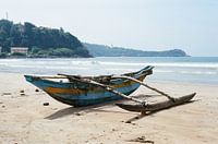 Bateau de pêche sur la plage à Galle, Sri Lanka