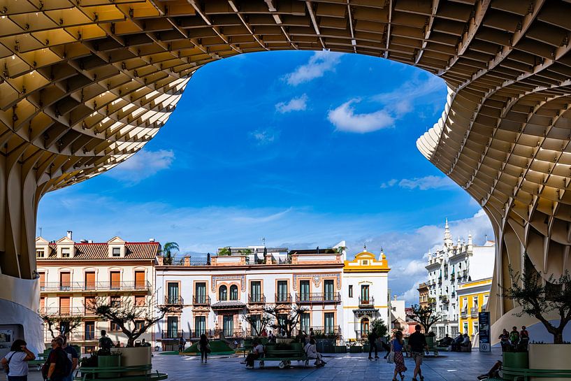 Setas de Sevilla mit Stadtleben im Vordergrund von Alexander Baumann