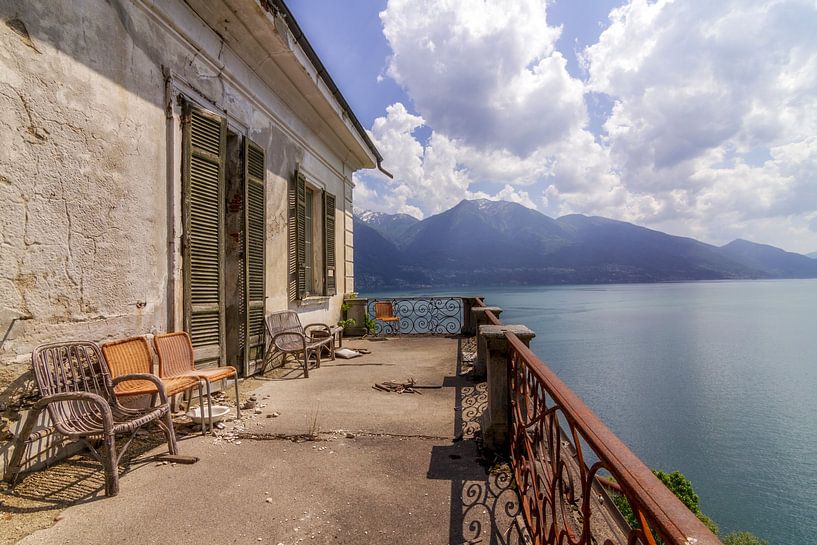The Abandoned Villa Castorada by Frans Nijland