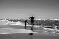 Vader en zoon aan het strand