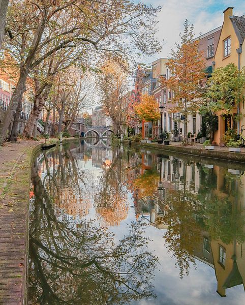 Old canal Utrecht autumn photo. by Michael Van de burgt