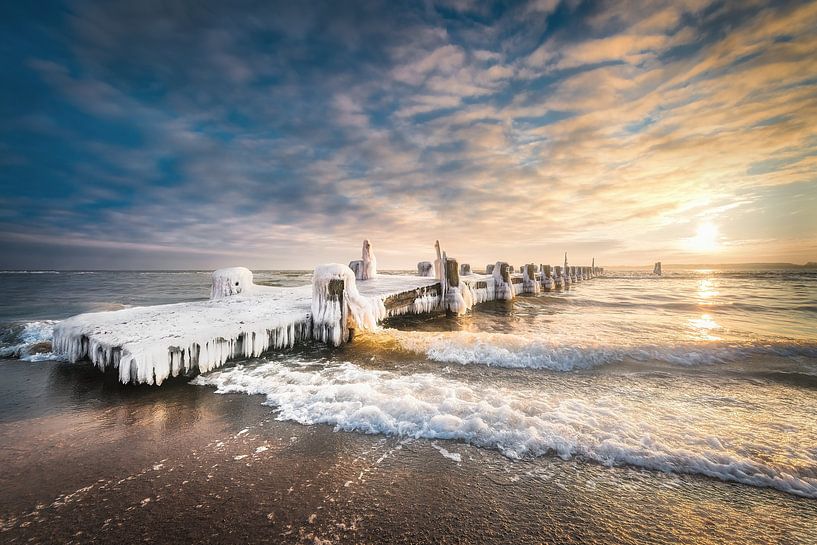 Ponton givré sur la mer Baltique près de Travemünde. par Voss photographie