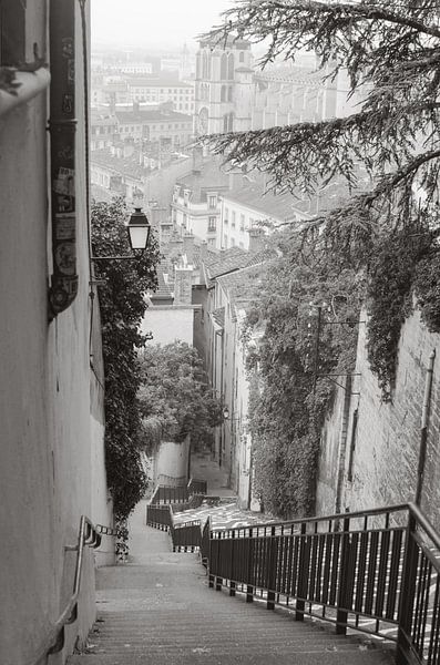 Escaliers de Lyon – Charme Historique en Noir et Blanc par Carolina Reina Photography