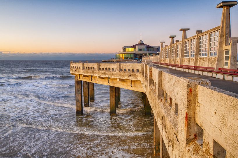 Pier Blankenberge bei Sonnenuntergang von Mike Maes