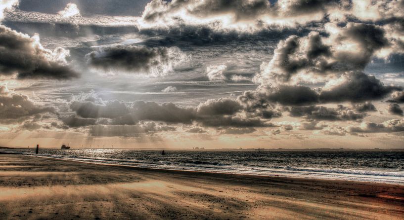 Wolkenlucht boven de zee by Arjo van Dijk