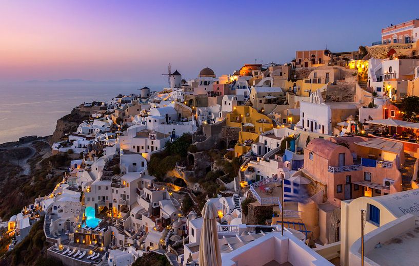 Avond in Oia, Santorini, Griekenland van Adelheid Smitt