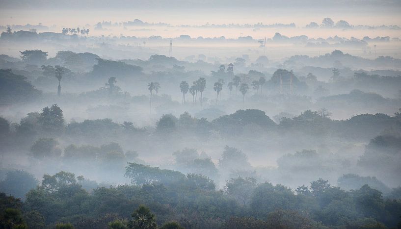 Mandalay bei Sonnenaufgang von luc Utens