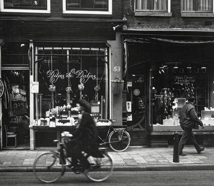 Utrechtsestraat 53 Amsterdam, anno 1975 by Peter Bartelings
