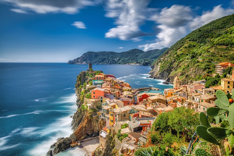 Bergdorf Vernazza in den Cinque Terre in Italien. von Voss Fine Art Fotografie