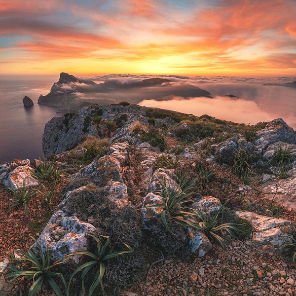 Espagne Majorque Formentor Lever de soleil dramatique par Jean Claude Castor
