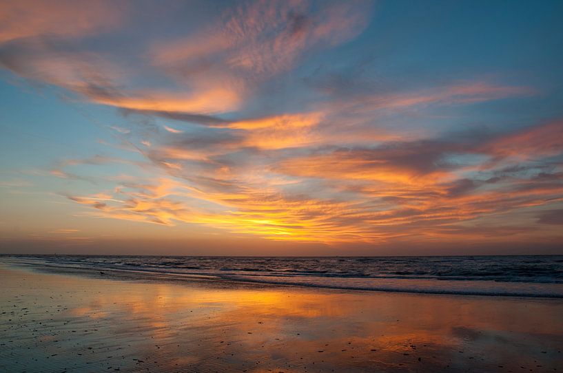 Zonsondergang in Westende - België von Tamara Witjes
