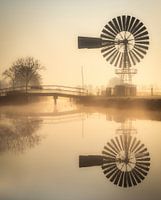 Weidumer Mühle spiegelt sich im Morgennebel