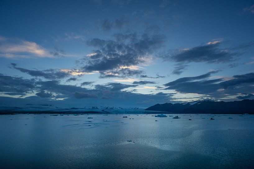 Iceland - Glacier lagoon joekulsarlon the night by adventure-photos