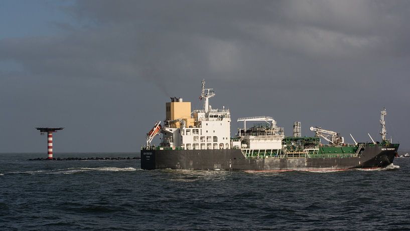 Pétrolier en route sur la Nieuwe Waterweg près de Hoek van Holland. par scheepskijkerhavenfotografie