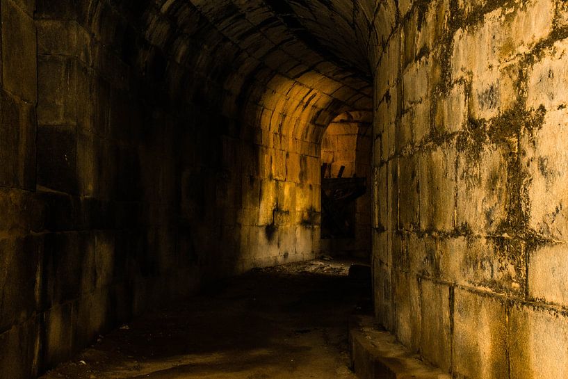 Licht aan het einde van de tunnel by Jeroen Bussers