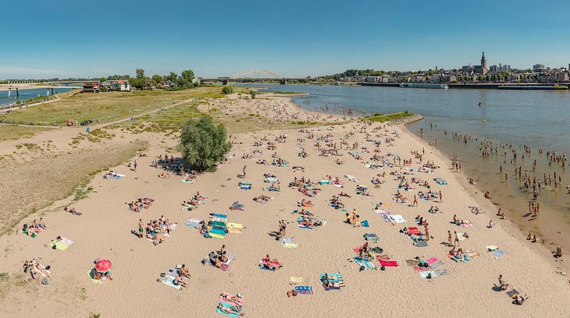 Der Waalstrand auf der Insel Lent, Nijmegen, Niederlande von Rene van der Meer