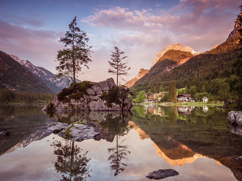 Sonnenaufgang am Hintersee in Ramsau von Animaflora PicsStock