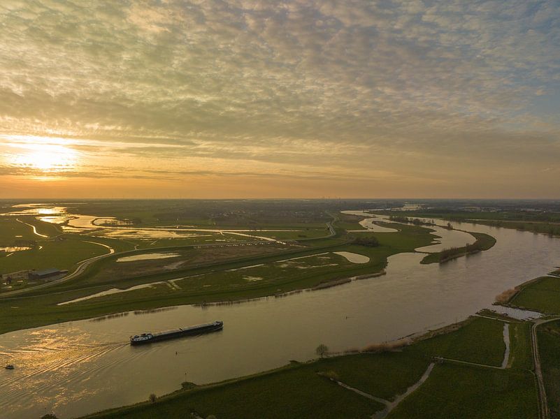 IJssel en Reevediep voorjaarszonsondergang van bovenaf van Sjoerd van der Wal Fotografie