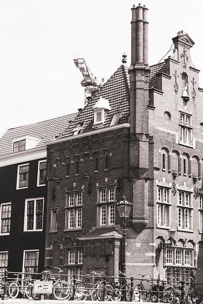 Retro Amsterdamer Grachtenhaus von Diana Smits