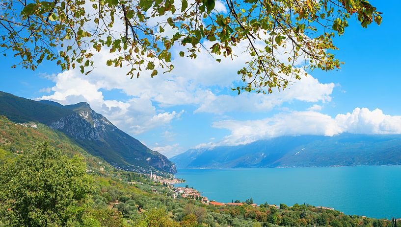 Aussichtsplatz in Bogliaco mit Blick auf den Gardasee, Oberitalien von SusaZoom