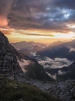 Les rayons de soleil réveillent la vallée