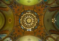 Die Decke der Synagoge von Subotica in Serbien
