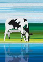 Vache avec la réflexion dans l'eau