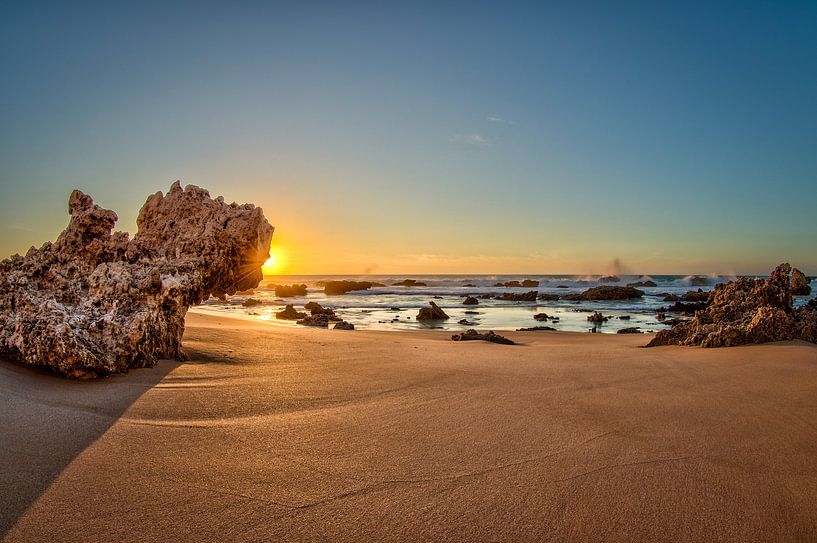 Sunset on the beach by VIDEOMUNDUM