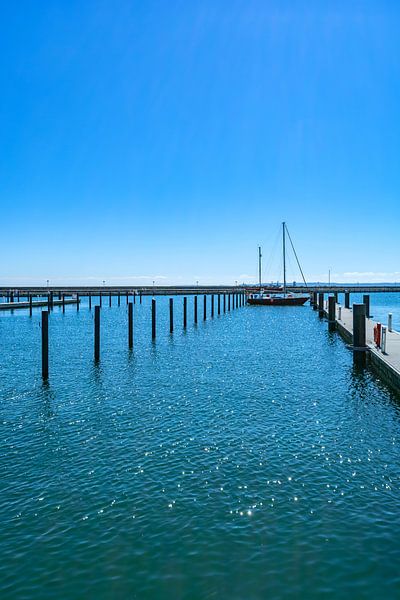 Segelboot im  Hafen Sassnitz von GH Foto & Artdesign