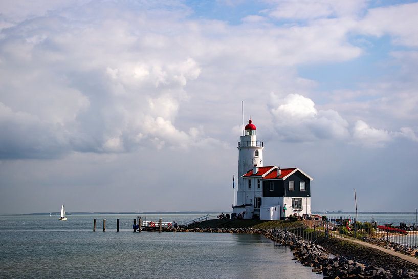 Leuchtturm Het Paard in Marken am Markermeer von Alice Berkien-van Mil