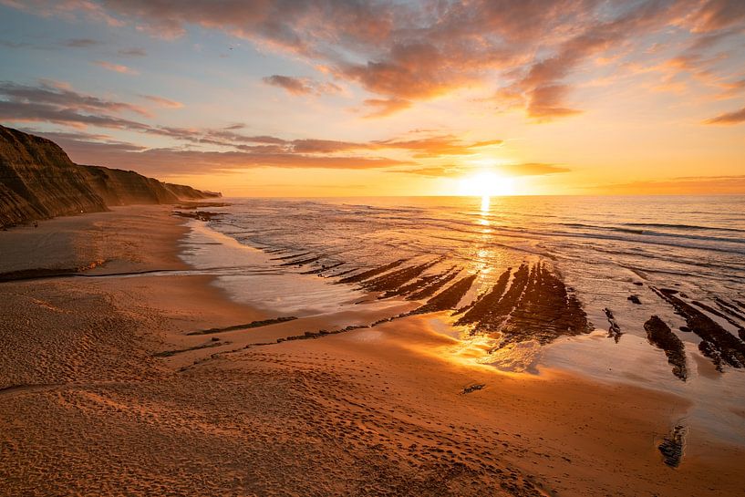 Praia do Magoito Falaises près de Lisbonne et Sintra au coucher du soleil par Leo Schindzielorz