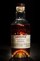 Le whisky Aberlour A'bunadh sur fond noir.