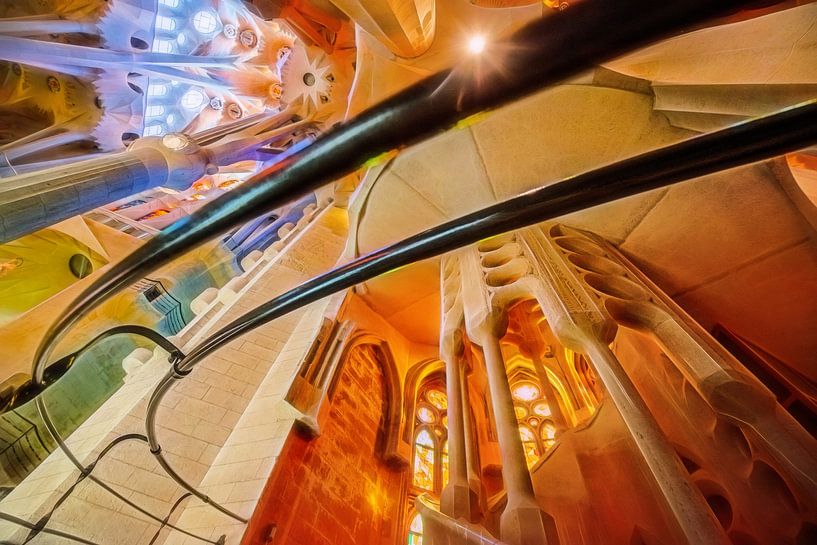 Das Innere der Sagrada Familia in Barcelona - ein Entwurf von Gaudi von Chi