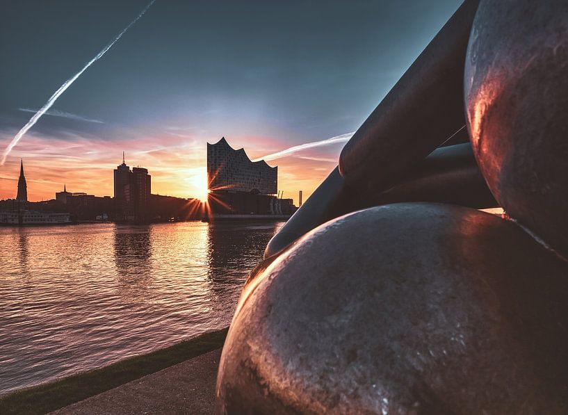 Hamburg - Elbphilharmonie (Elphi) at sunrise by Dekorative Hamburg Fotos
