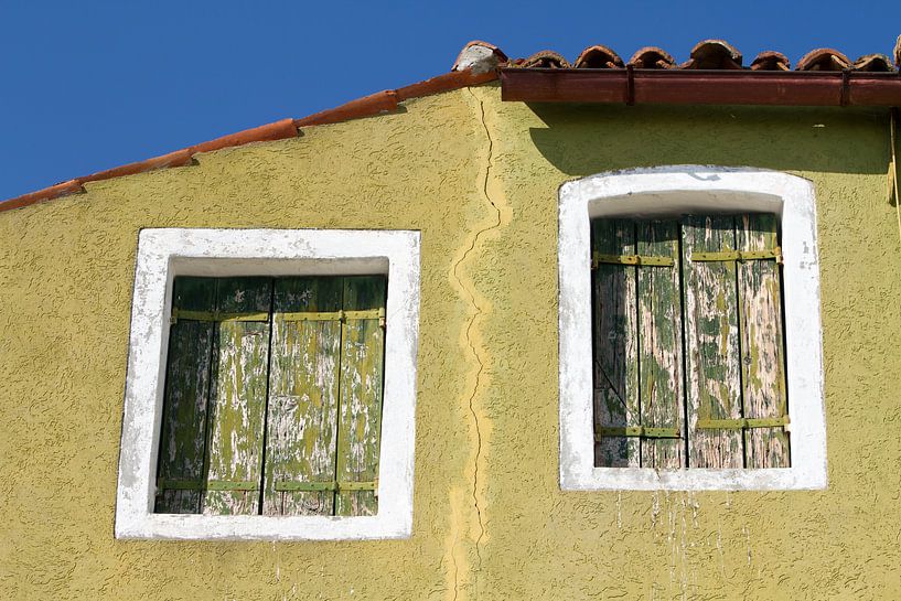 VENICE BURANO colourful houses and windows - the crack by Bernd Hoyen