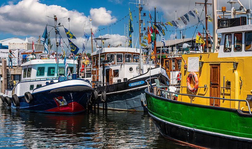 Dans le port de Tholen par Ria Overbeeke