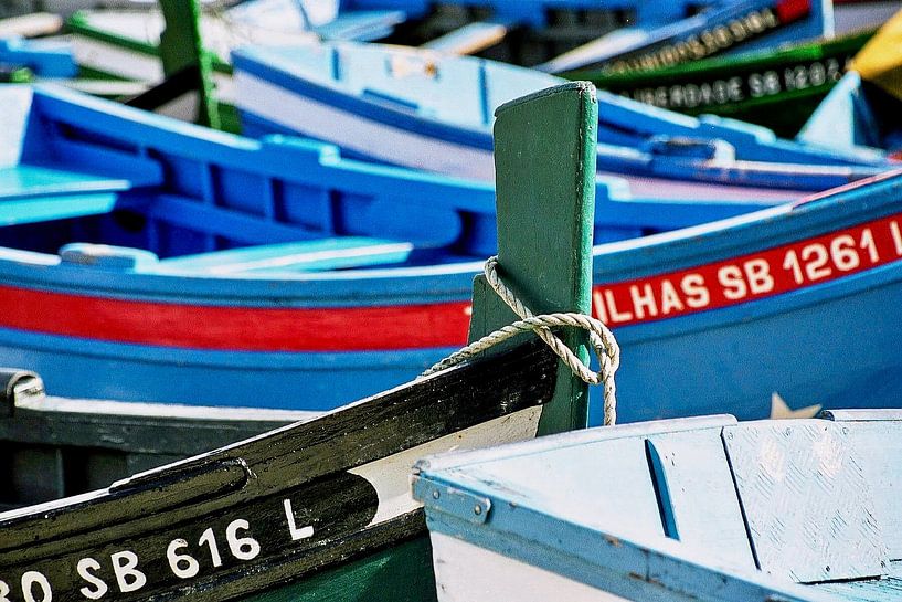 Bateaux de pêche dans le port de Sesimbra par Dick de Gelder