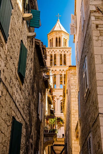 Split's narrow streets and St. Domunius by Heleen Pennings