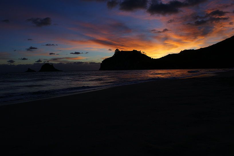 Sunrise at the beach, Coromandel, New Zealand by Jeroen van Deel