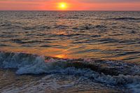 zonsondergang aan zee