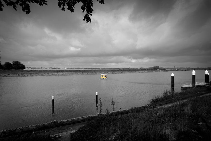 Hausboot auf der Maas von Rik Brussel