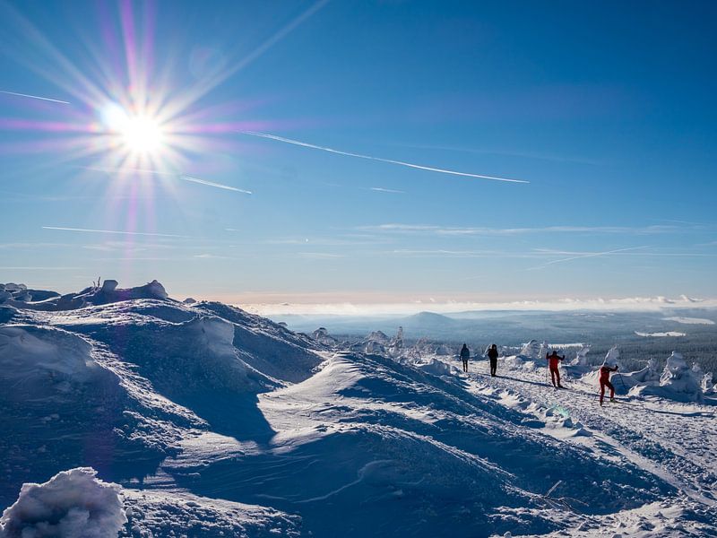 Sonniger Wintertag auf dem Fichtelberg in Sachsen von Animaflora PicsStock