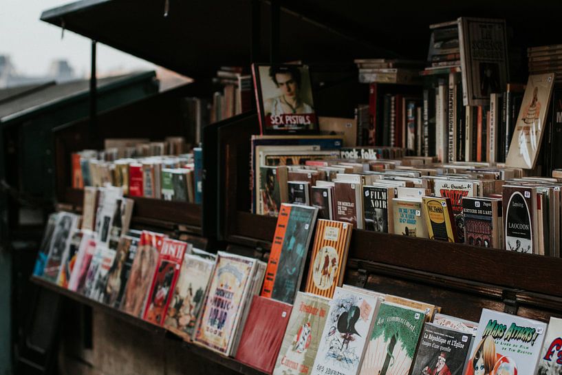 Bouquiniste entlang der Seine in Paris | Farbenfrohe Reisefotografie von Trix Leeflang
